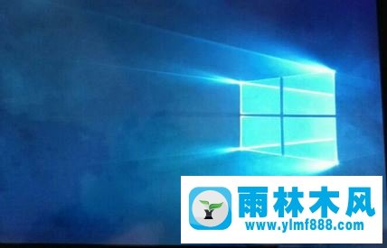 雨林木风win10开机后桌面只显示右下角4个图标怎么办？